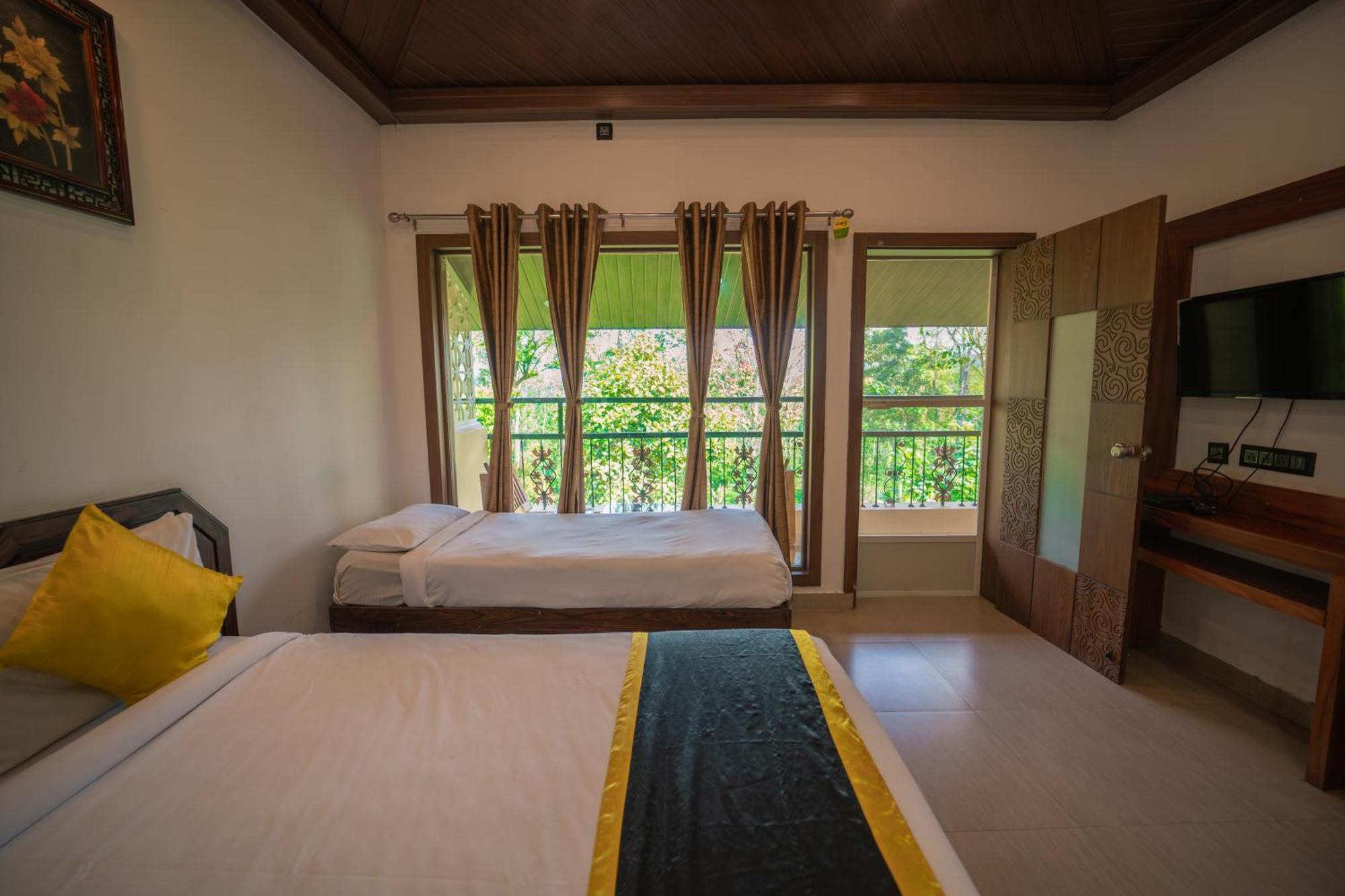 Kingmaker'S Plantation With River Stream Madikeri Kültér fotó
