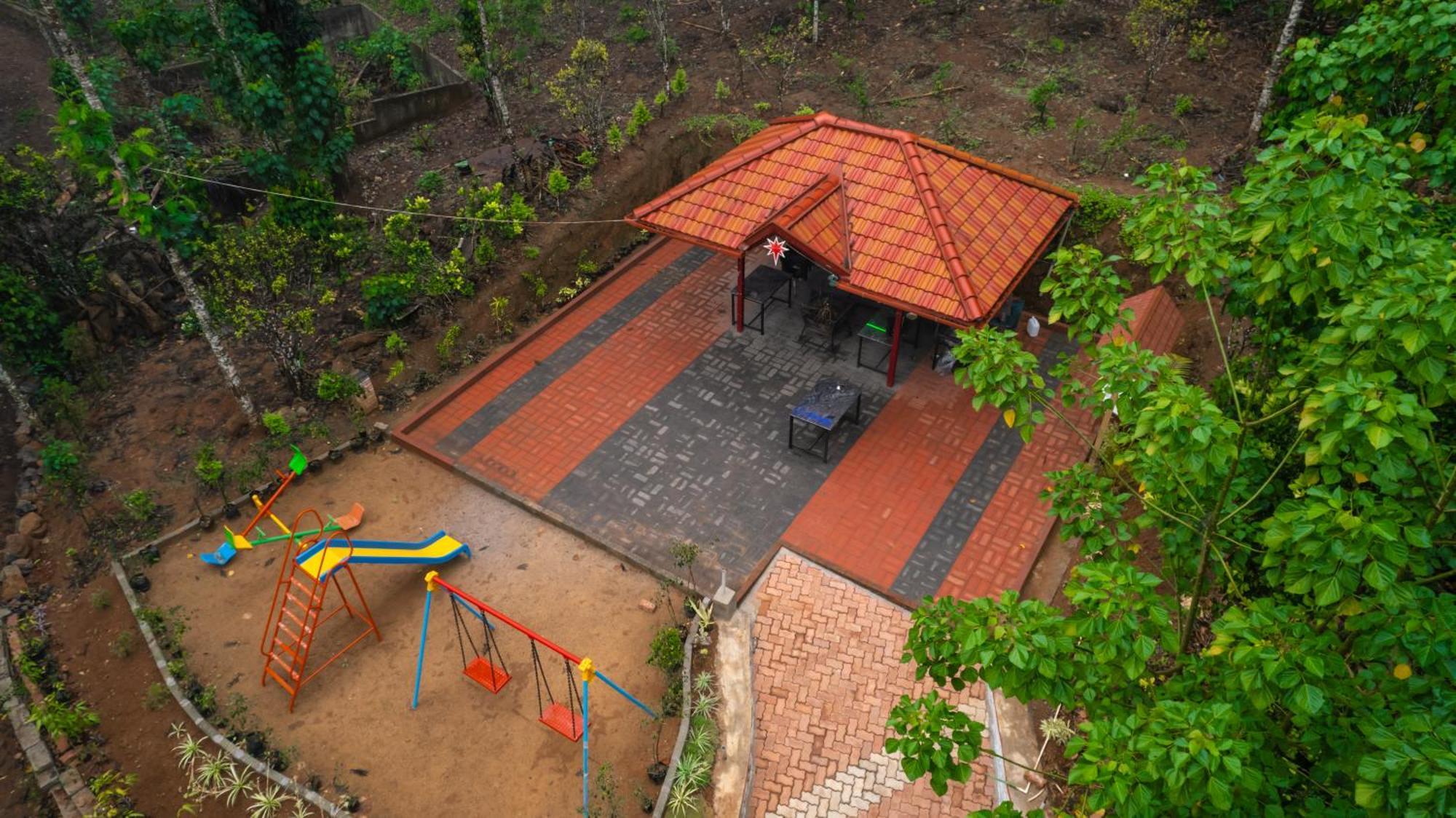 Kingmaker'S Plantation With River Stream Madikeri Kültér fotó