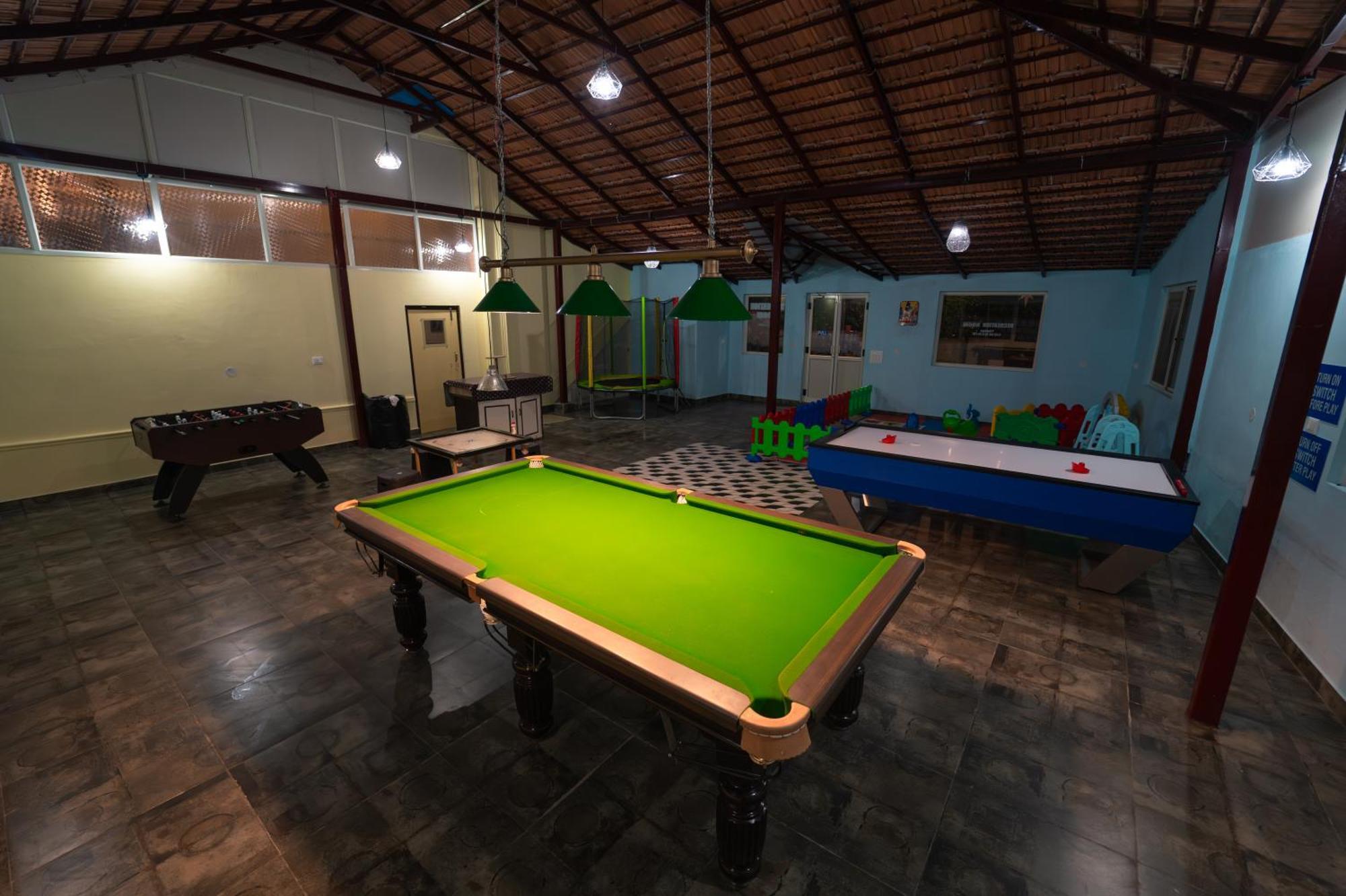 Kingmaker'S Plantation With River Stream Madikeri Kültér fotó
