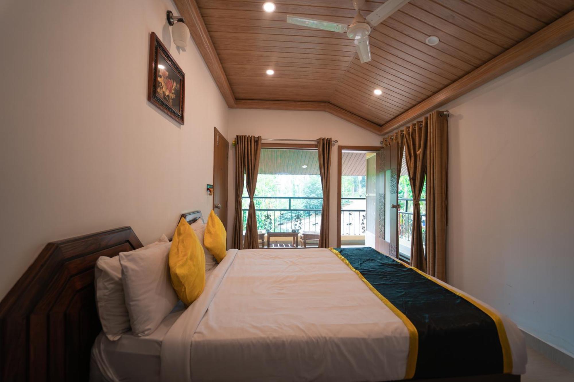 Kingmaker'S Plantation With River Stream Madikeri Kültér fotó
