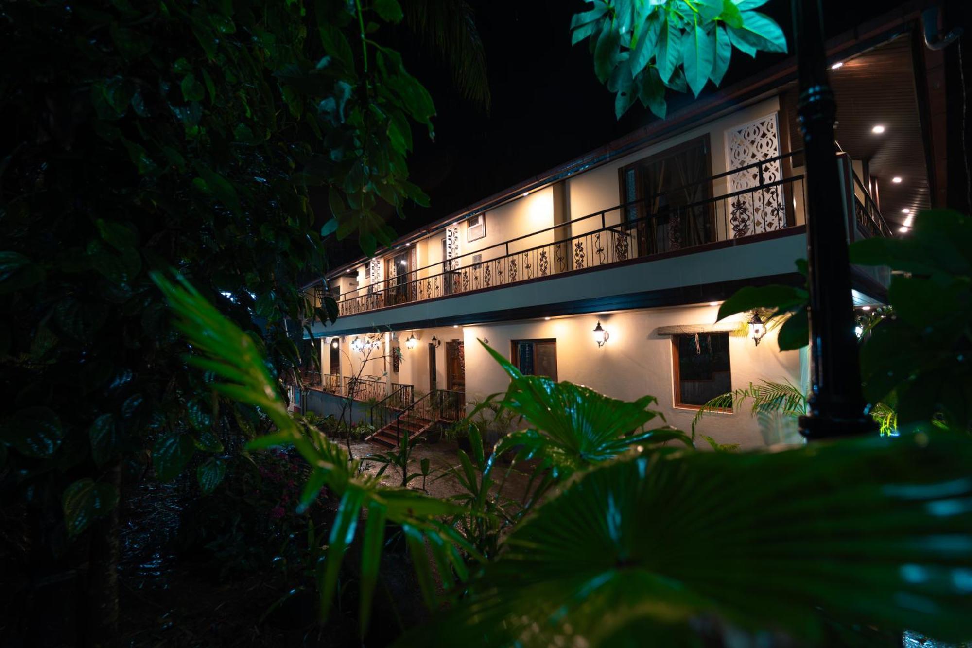 Kingmaker'S Plantation With River Stream Madikeri Kültér fotó