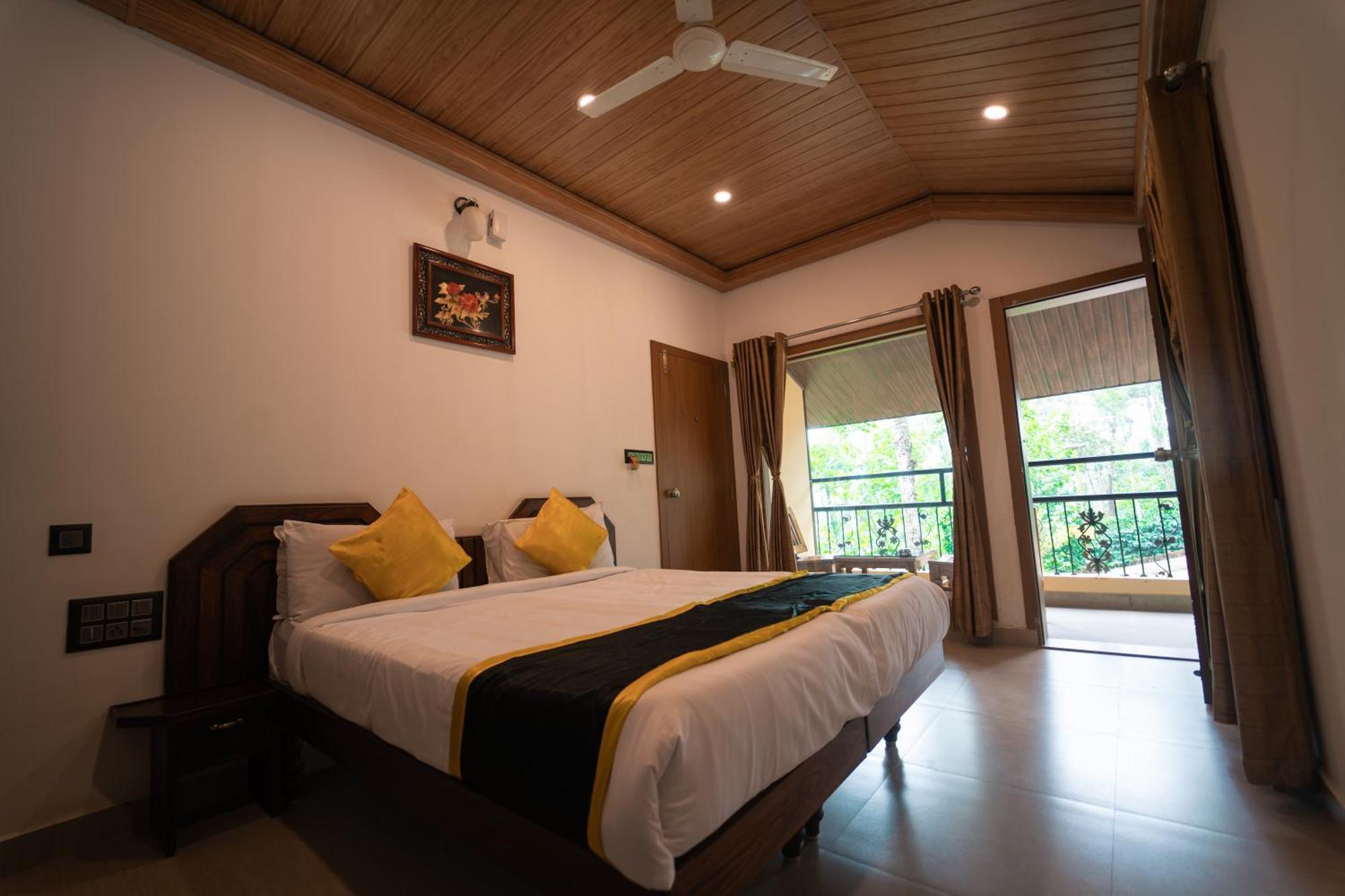 Kingmaker'S Plantation With River Stream Madikeri Kültér fotó
