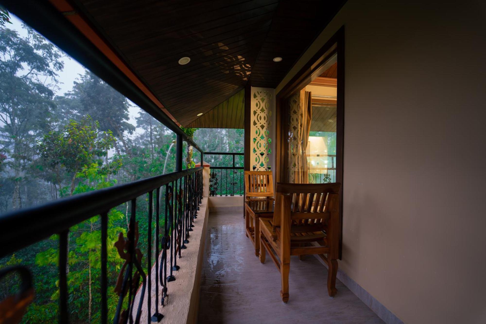 Kingmaker'S Plantation With River Stream Madikeri Kültér fotó