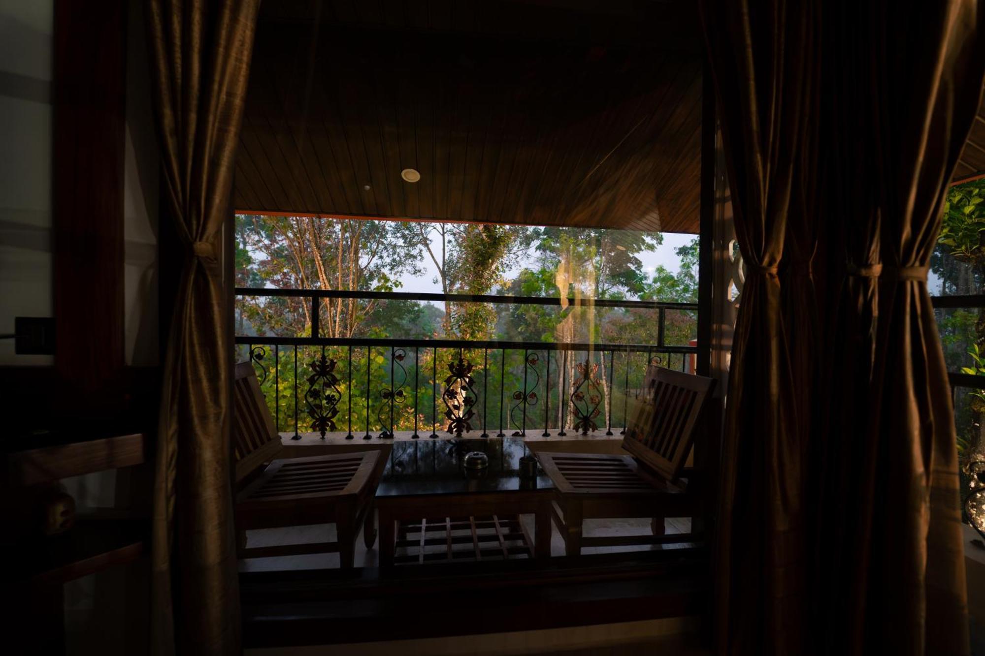 Kingmaker'S Plantation With River Stream Madikeri Kültér fotó