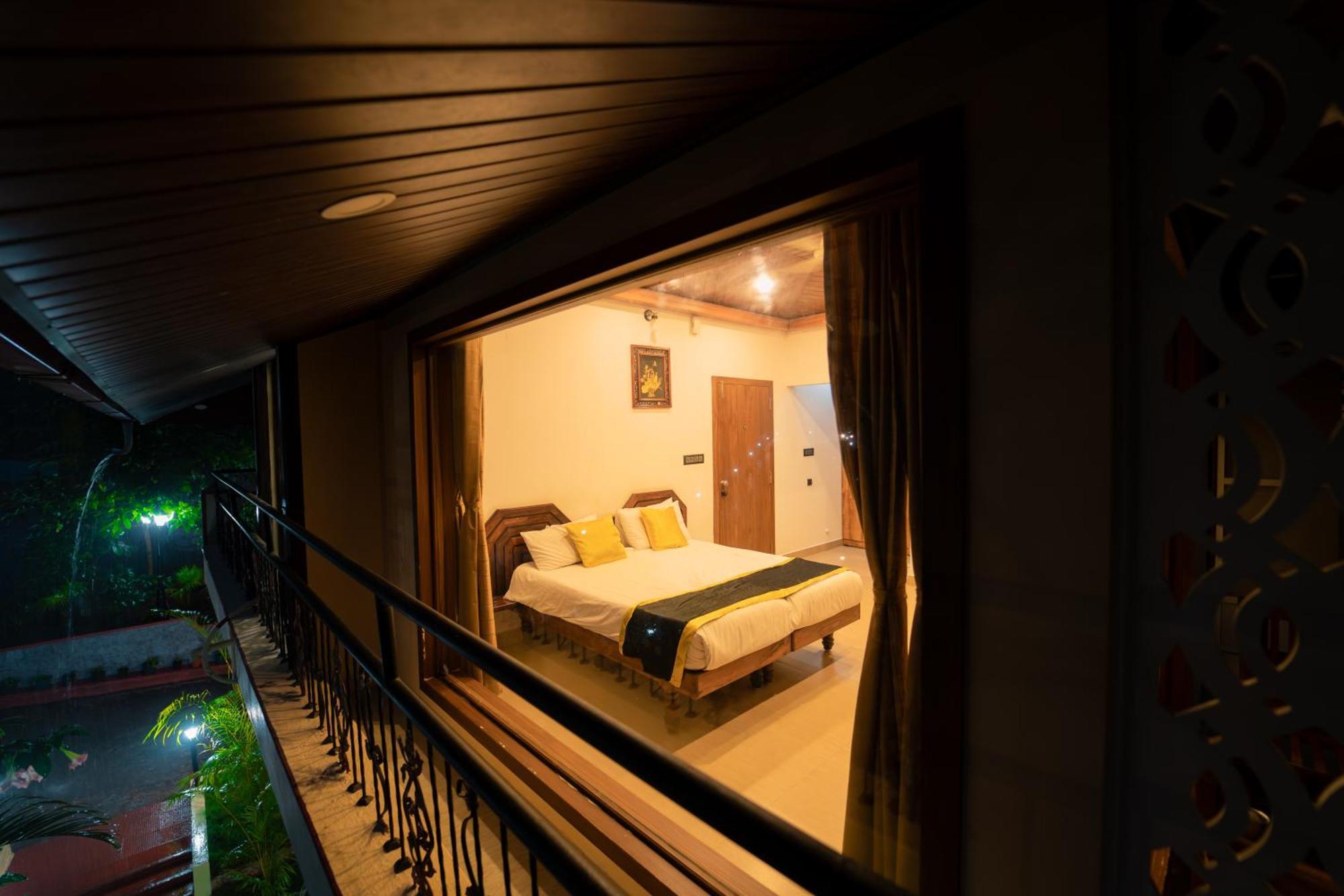 Kingmaker'S Plantation With River Stream Madikeri Kültér fotó