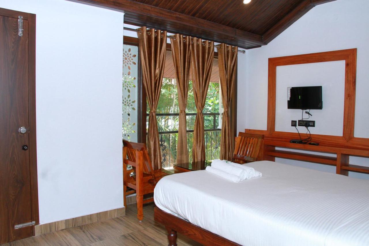Kingmaker'S Plantation With River Stream Madikeri Kültér fotó