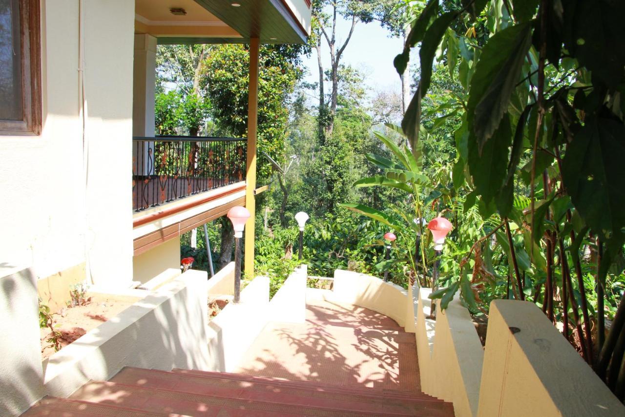 Kingmaker'S Plantation With River Stream Madikeri Kültér fotó